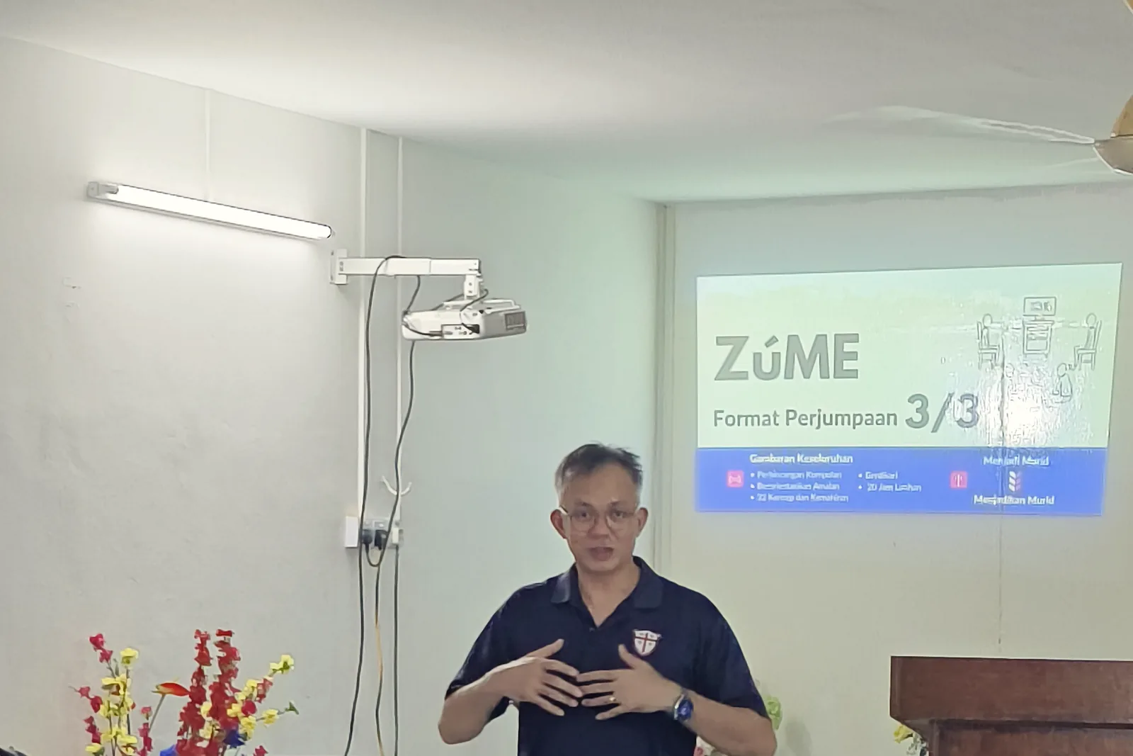 Pastor Jony teaching a Zúme Training session in a church hall